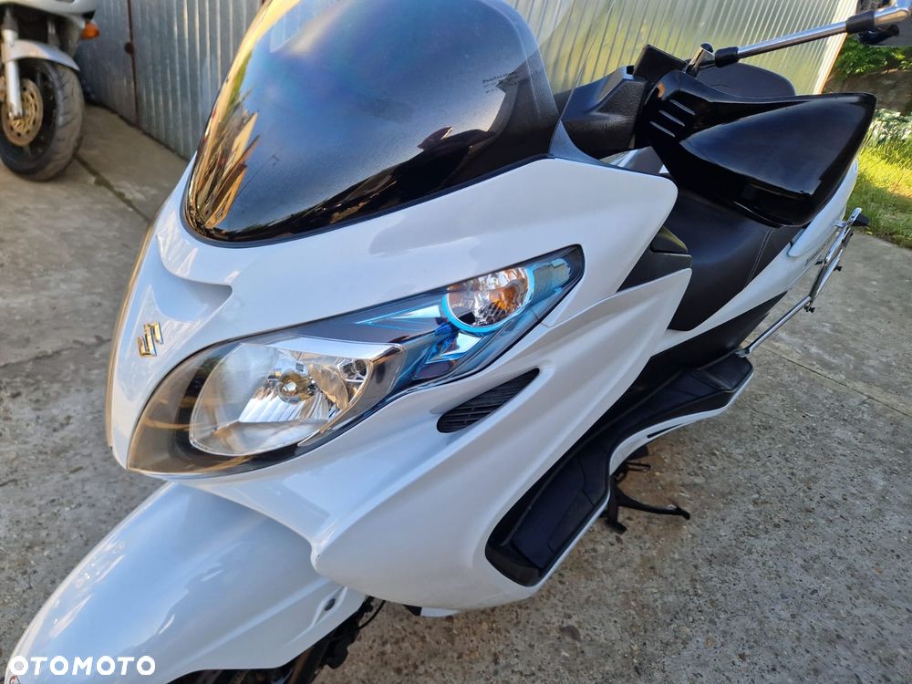 Suzuki Burgman - 32