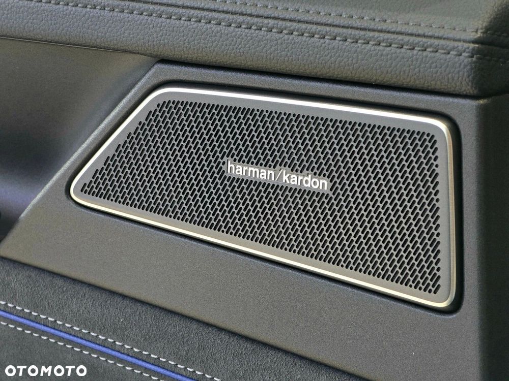 Volkswagen Passat Variant 2.0 TSI R-Line Plus DSG - 25