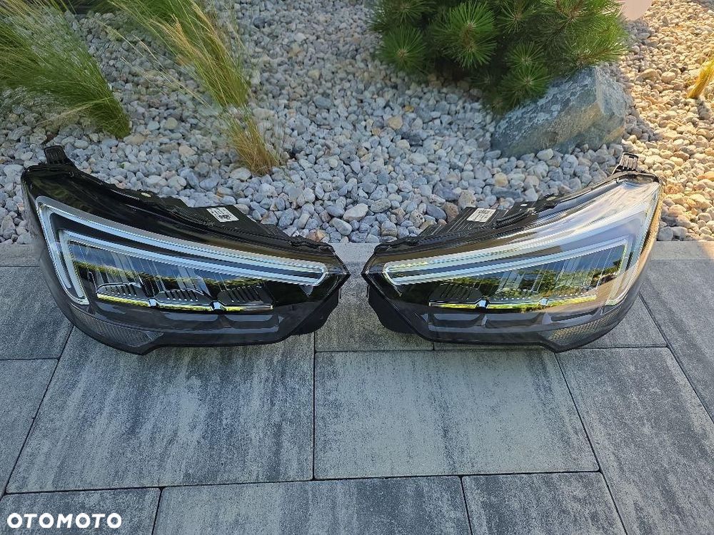 OPEL CROSSLAND X LIFT Lampy przód Kompletne Full Led YQ00709680 YQ00709880 - 2