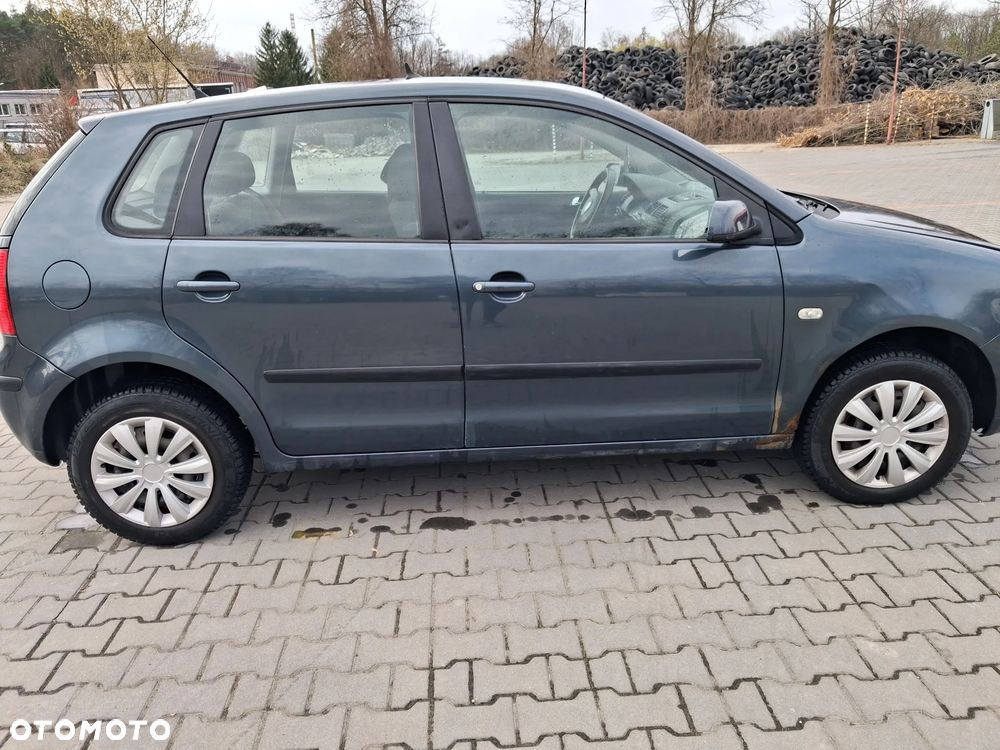 Volkswagen Polo IV 9N silnik 1.4 TDI AMF 75KM skrzynia biegów GGV / EWR drzwi maska błotnik klapa zderzak LC7V lampa szyba pompowtrysk alternator sprężarka turbina maglownica łapa alternatora pokrywa silnika głowica wtrysk pompa wysokiego ciśnienia vacum miska olejowa fotel belka sterownik moduł wiązka przewód rura chłodnica pas panel EGR sterownik zacisk mcperson sanki lewarek wybierak mechanizm silniczek obudowa miska olejowa kierownica przełącznik tłumik wydech pompka zamek przepustnica przepływomierz  CAŁY NA CZĘŚCI - 5