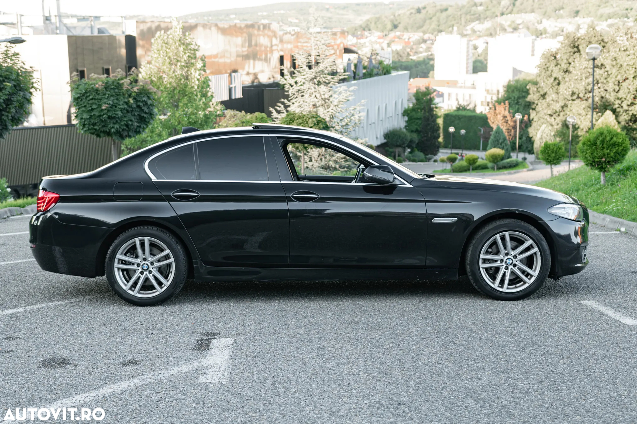 BMW Seria 5 520d xDrive - 6