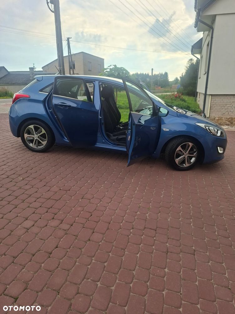 Hyundai i30 blue 1.4 Passion - 8