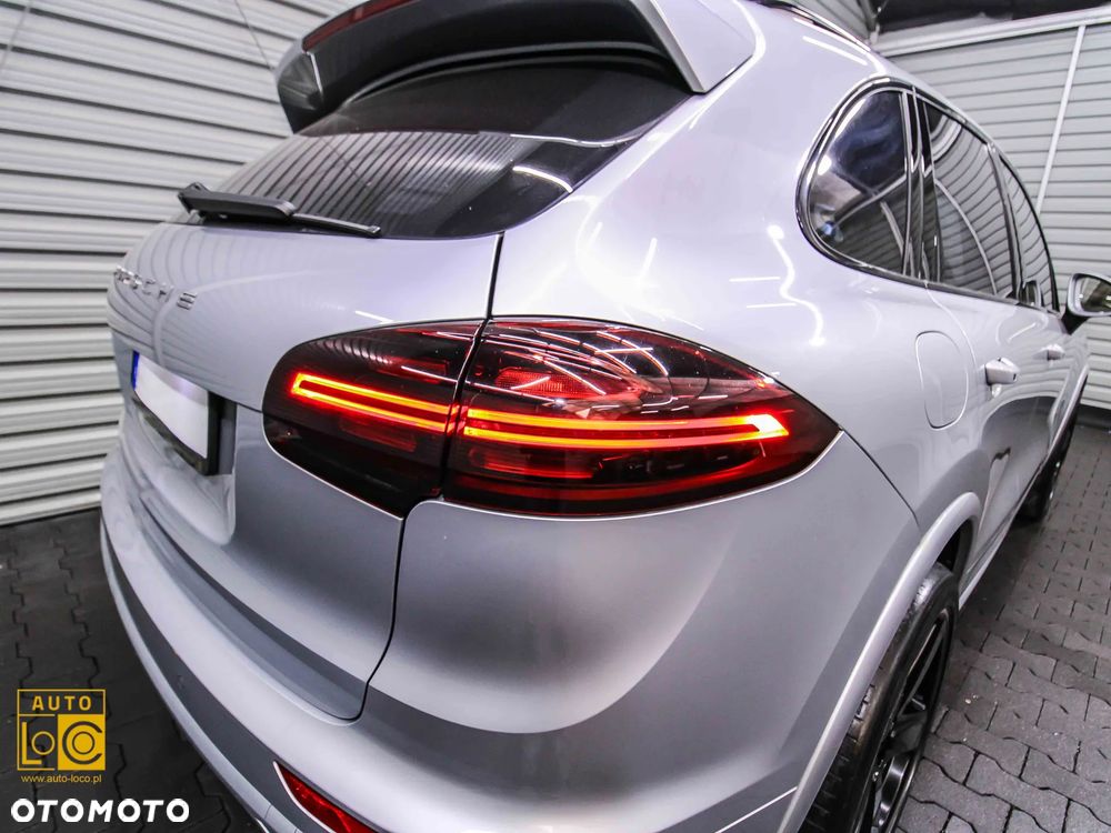 Porsche Cayenne S Diesel Platinum Edition - 38