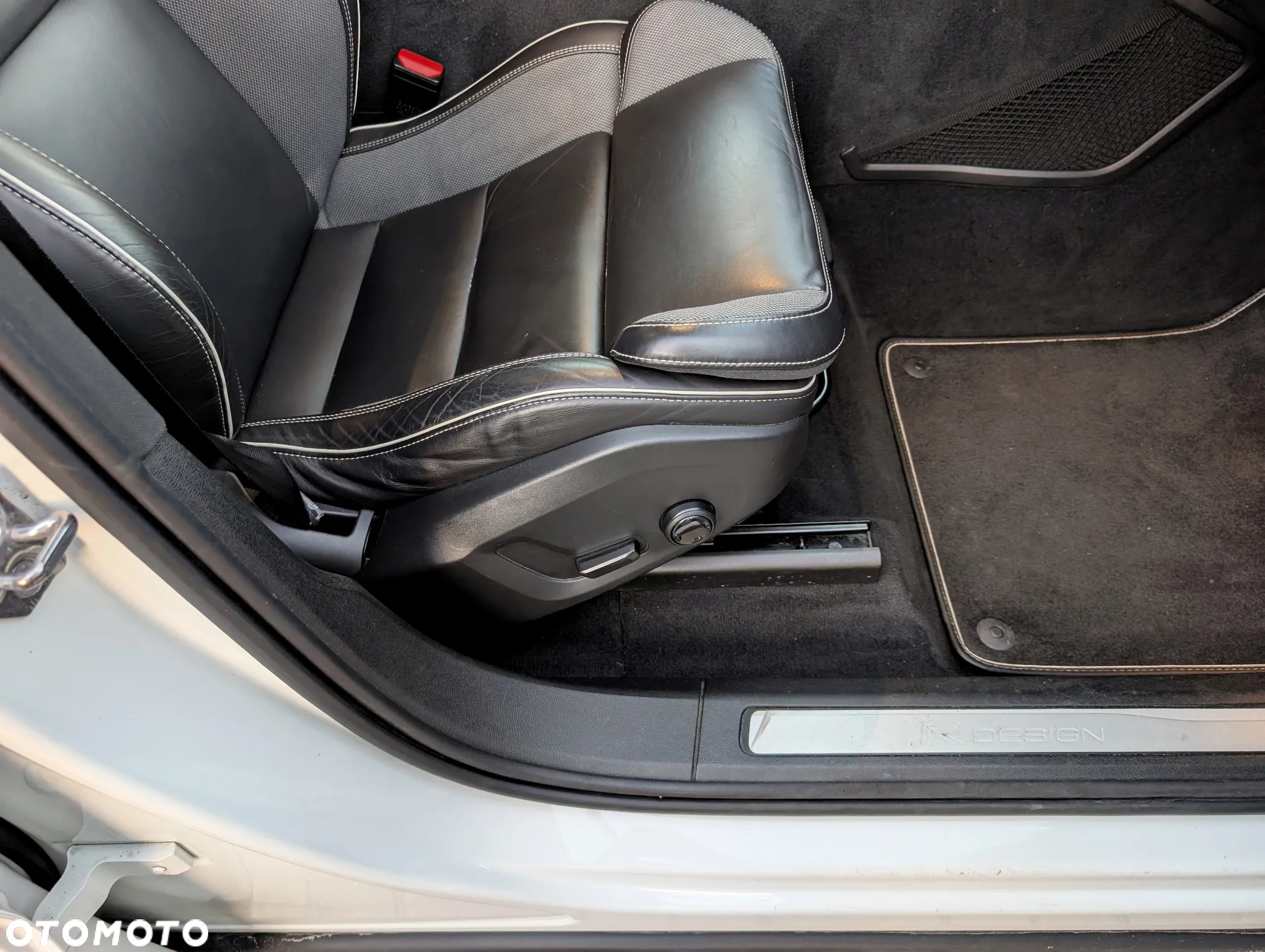 Volvo XC 60 B5 D AWD R-Design - 21