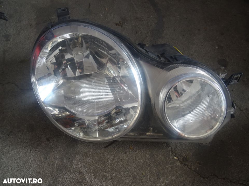 Vand Far Dreapta Volkswagen Polo 9N volan pe stanga cu 5usi din 2002 cod:1305630386 - 1