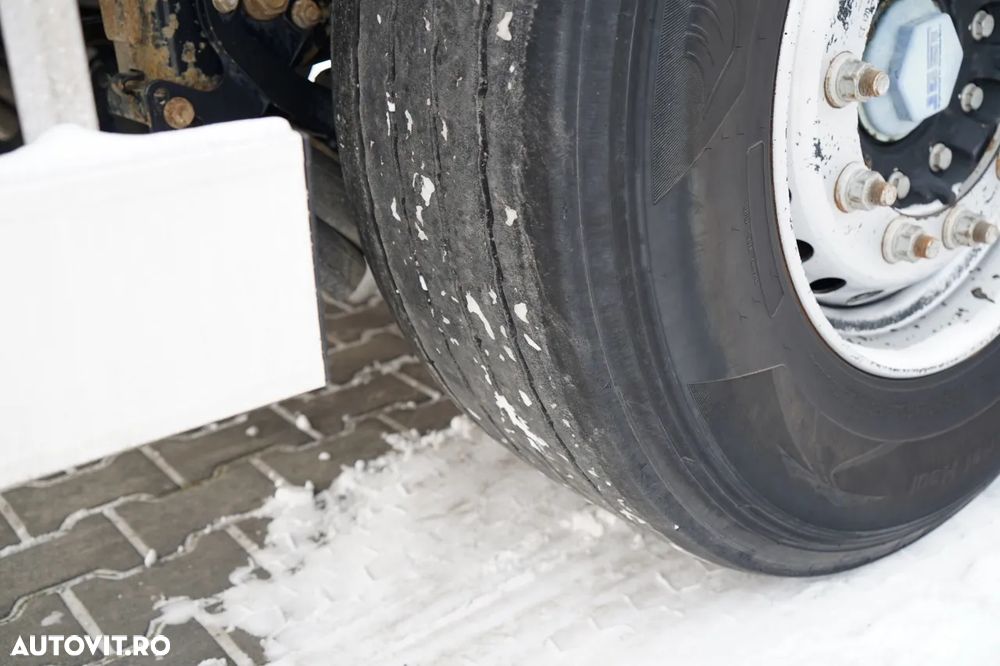 Benalu BASCULĂ BENALU / 27 m³ / ALUMINIU / AXĂ RIDICATĂ / GREUTATE: 5.100 KG / PERDĂ ELECTRICĂ - 15