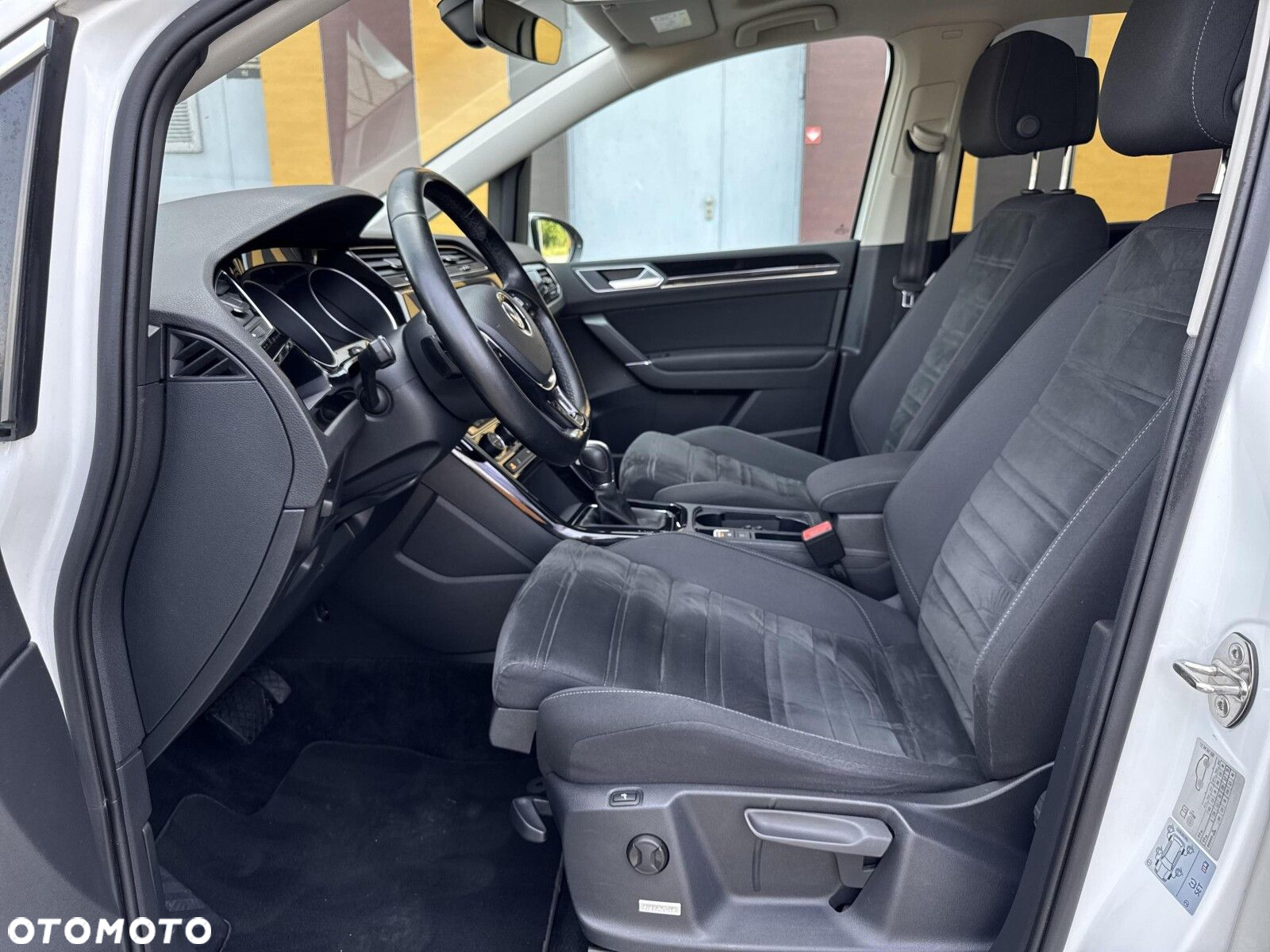 Volkswagen Touran 1.4 TSI BMT Highline DSG - 9