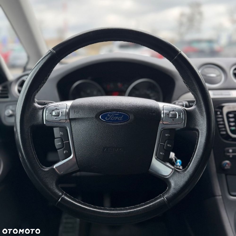 Ford Galaxy - 25