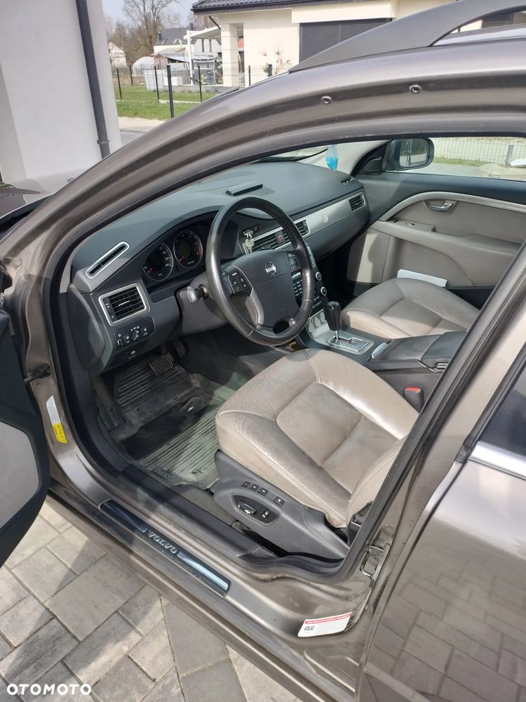 Volvo V70 D5 AWD Summum - 9