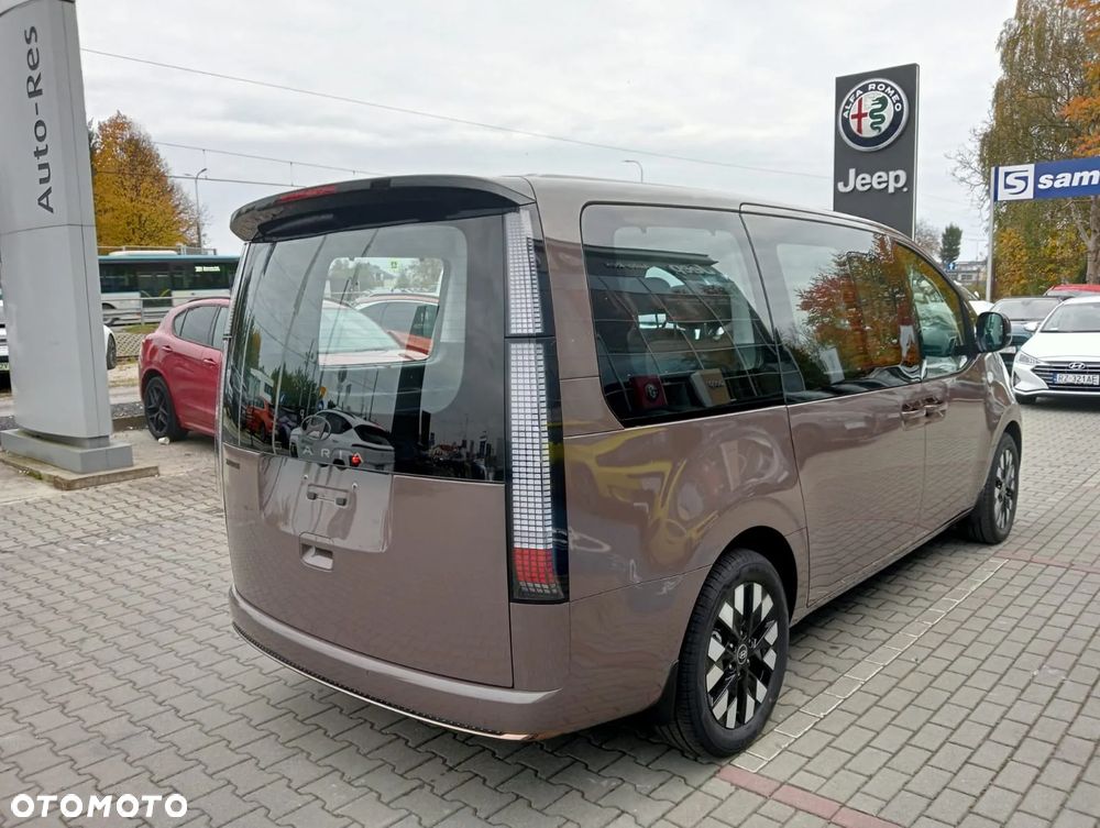 Hyundai Staria 1.6 T-GDI HEV Luxury - 4