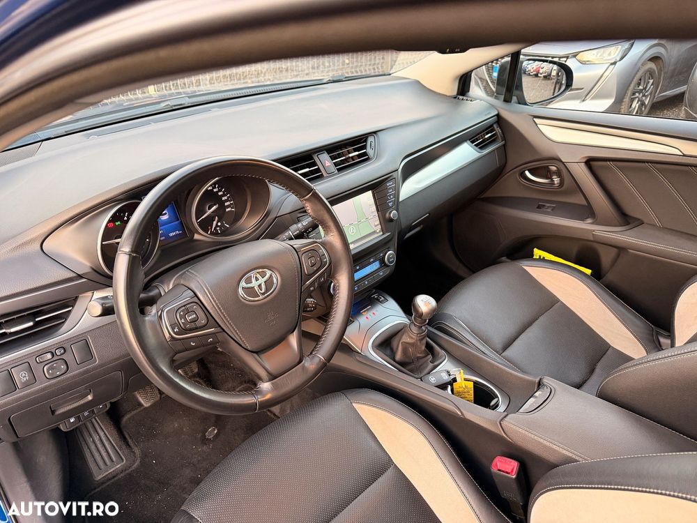 Toyota Avensis 2.0 D-4D Executive - 11