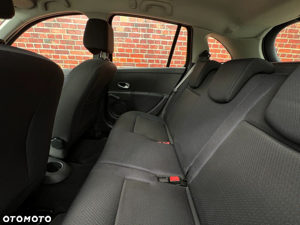 Renault Clio - 16