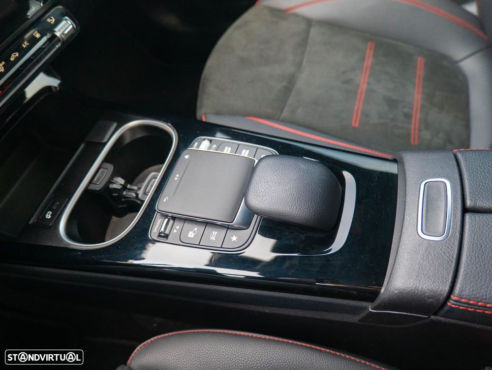 Mercedes-Benz A 250 Limousine e 8G-DCT AMG Line - 19