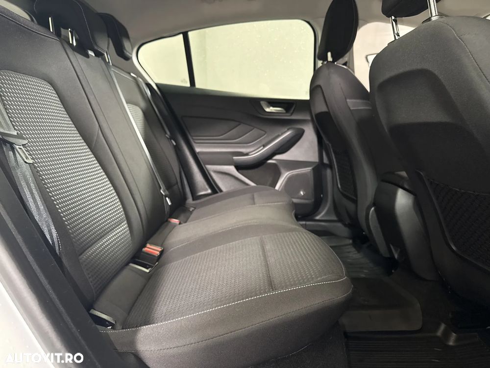 Ford Focus - 13