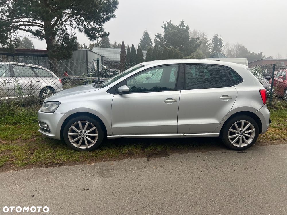 Volkswagen Polo 1.4 TDI Blue Motion Technology DSG Lounge - 2