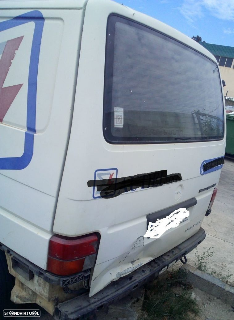 VW Transporter 2.4D de 1996 disponível para peças motor e caixa vendido T4 - 3