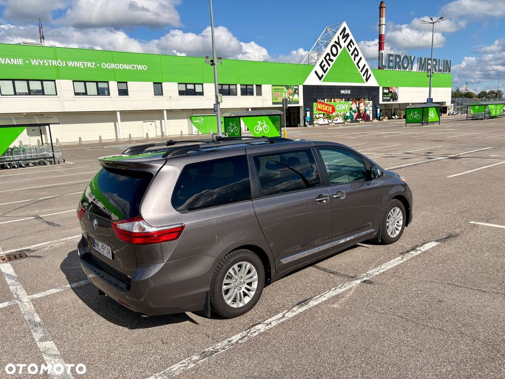 Toyota Sienna 3.5 V6 - 8