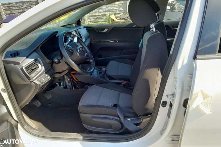 Grila bara fata dreapta 86524-H8400 86524-H8400 Kia Stonic 1 [2017 - - 5