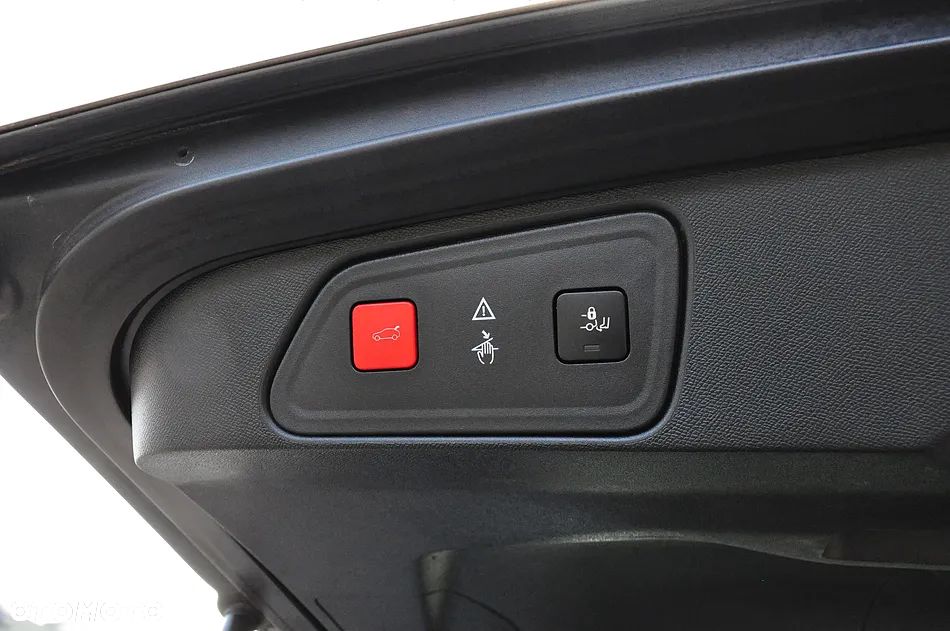 Peugeot 3008 1.6 BlueHDi Allure S&S EAT6 - 27