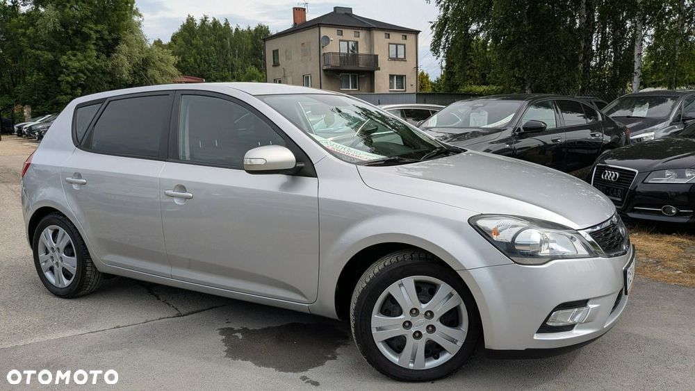Kia Ceed - 8