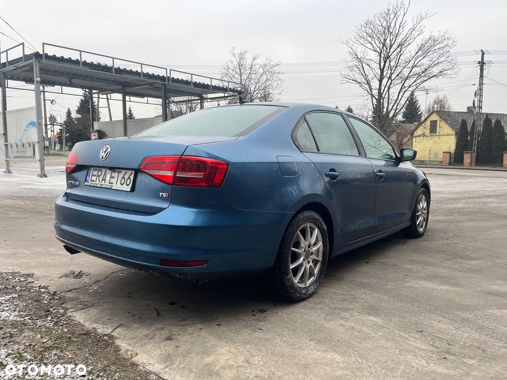 Volkswagen Jetta - 4