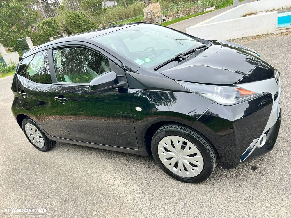 Toyota Aygo 1.0 X-Play - 1