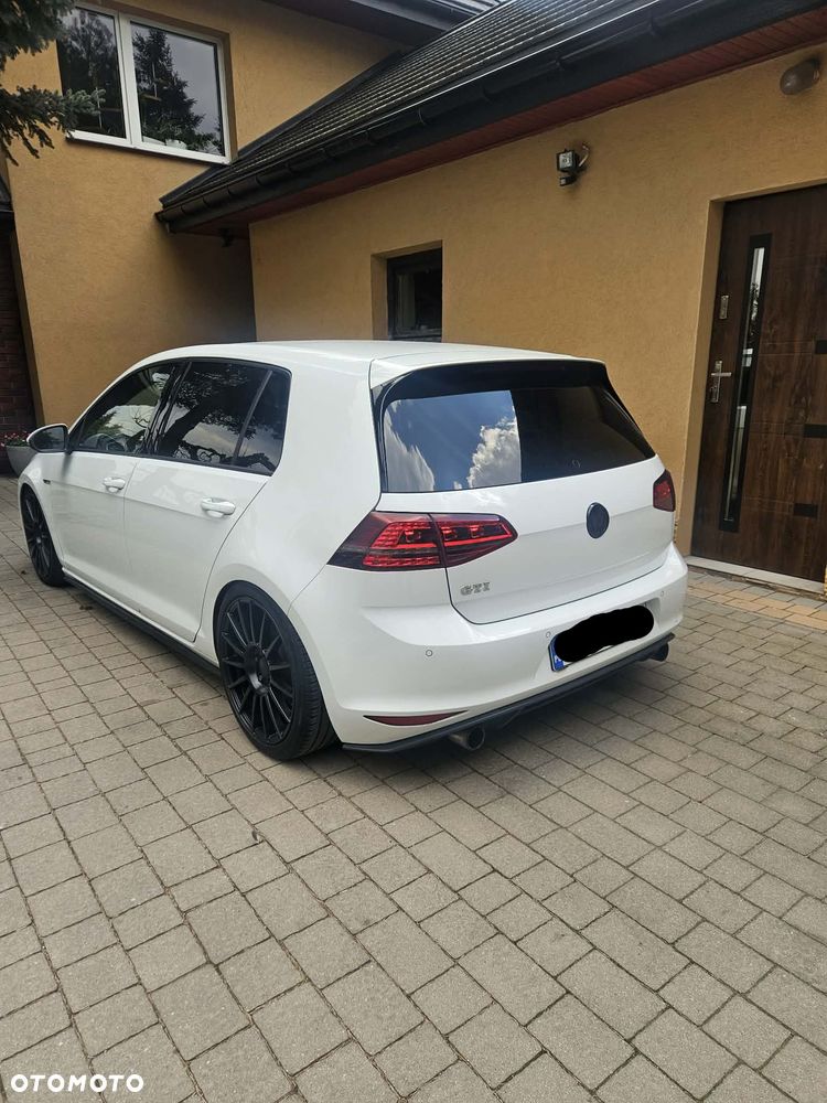 Volkswagen Golf - 6