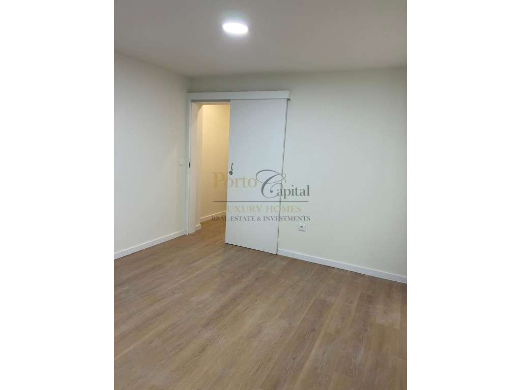 MORADIA REMODELADA COM CHARME | CENTRO HISTÓRICO DE MATOSINHOS - Grande imagem: 4/25