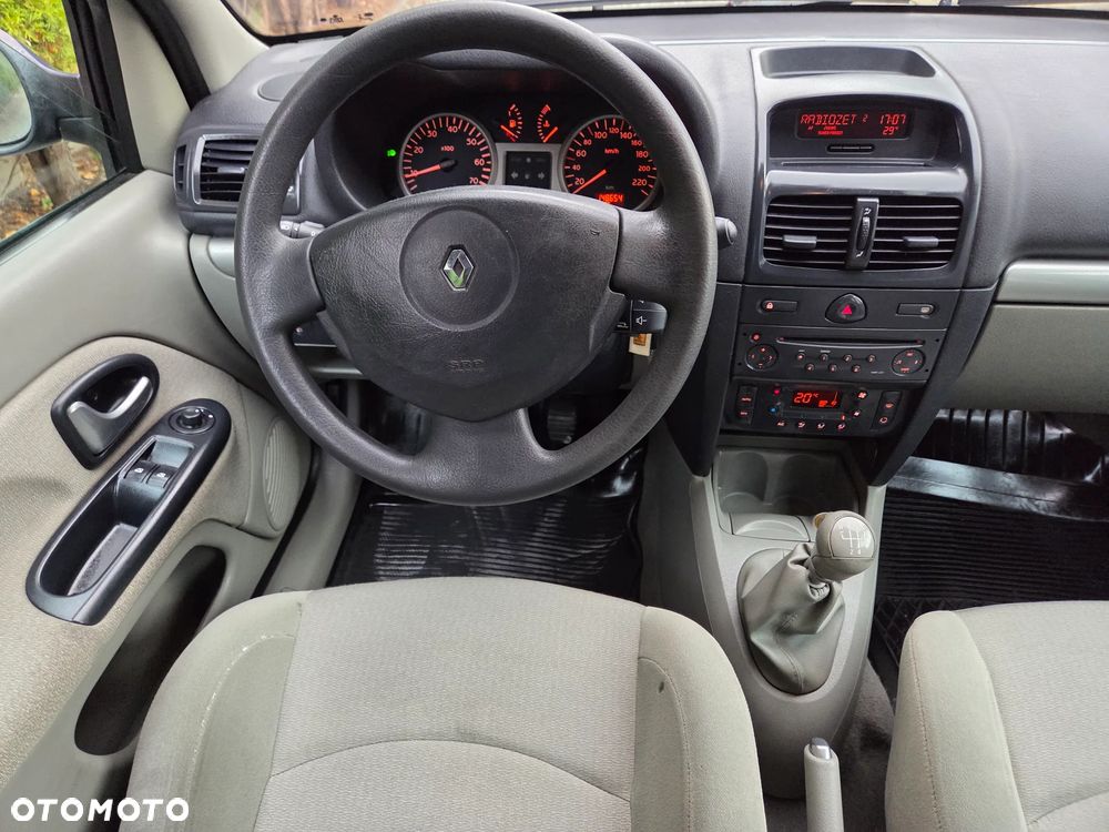 Renault Clio 1.4 16V Privilege - 10