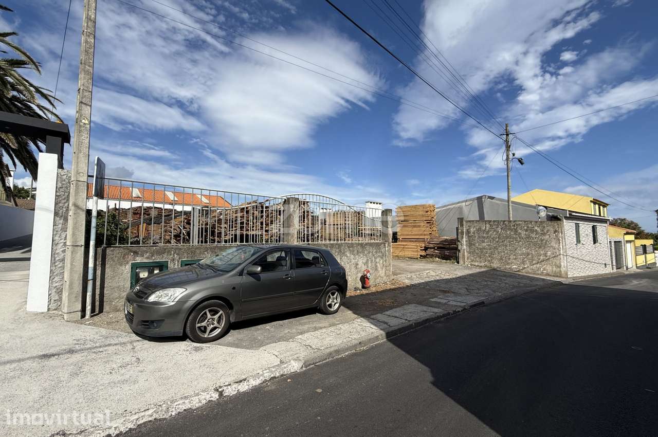 Armazém com Terreno 1100 m² e Potencial Habitacional – Rabo de Peix... - Grande imagem: 3/25