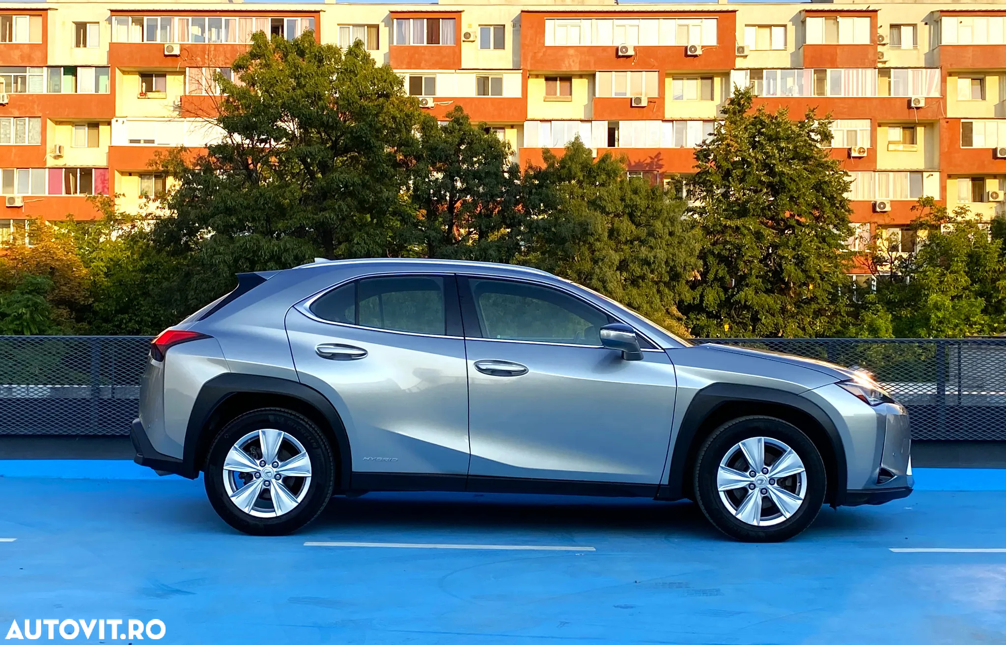 Lexus UX 250h Executive Line - 3