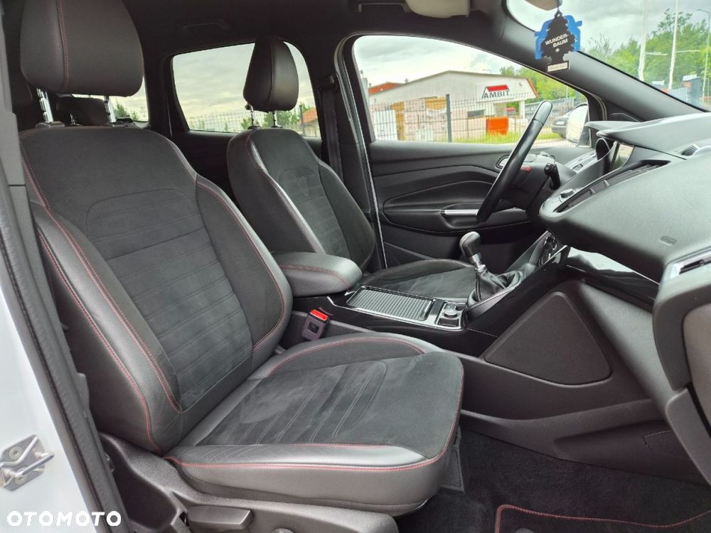 Ford Kuga 1.5 EcoBoost 2x4 ST-Line - 19