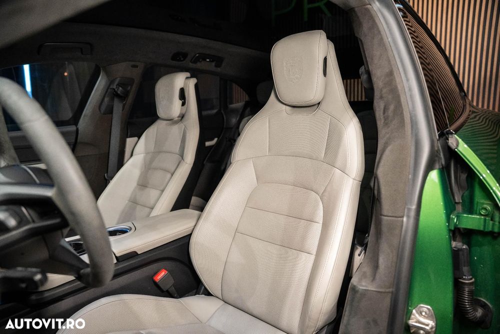 Porsche Taycan 4S - 25