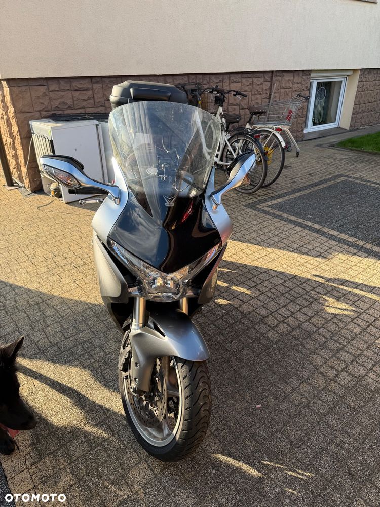 Honda VFR - 8