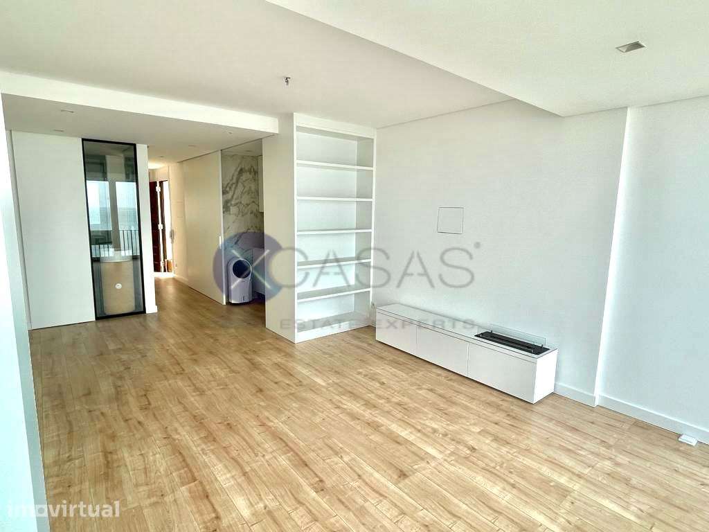 ARRENDADO Excelente apartamento T1 remodelado situado na primeira l... - Grande imagem: 5/17