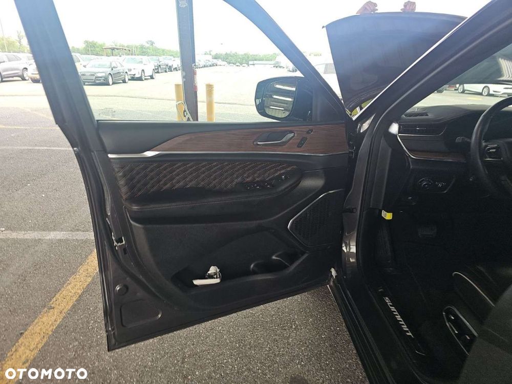 Jeep Grand Cherokee - 11