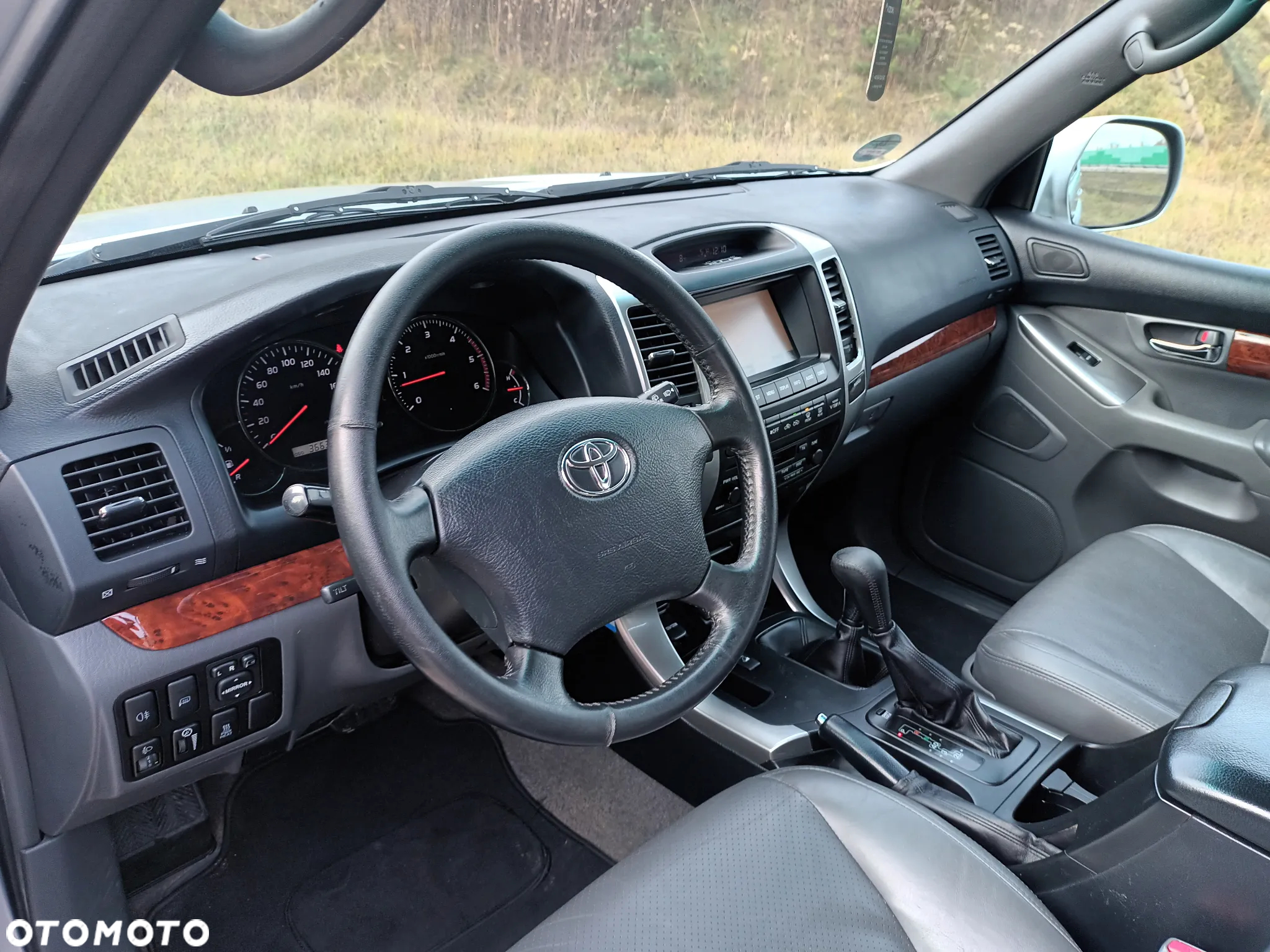 Toyota Land Cruiser - 22