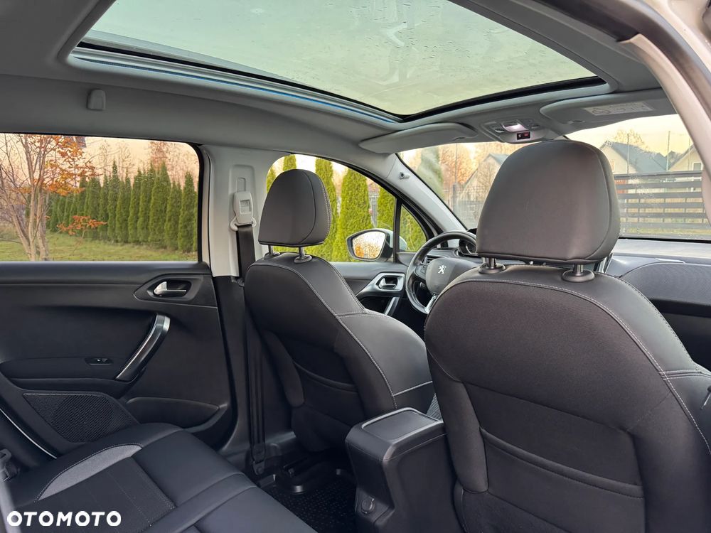 Peugeot 2008 1.2 Pure Tech Allure S&S EAT6 - 24