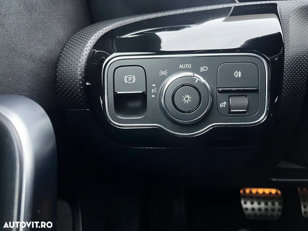 Mercedes-Benz A 220 4Matic 7G-DCT AMG Line - 17