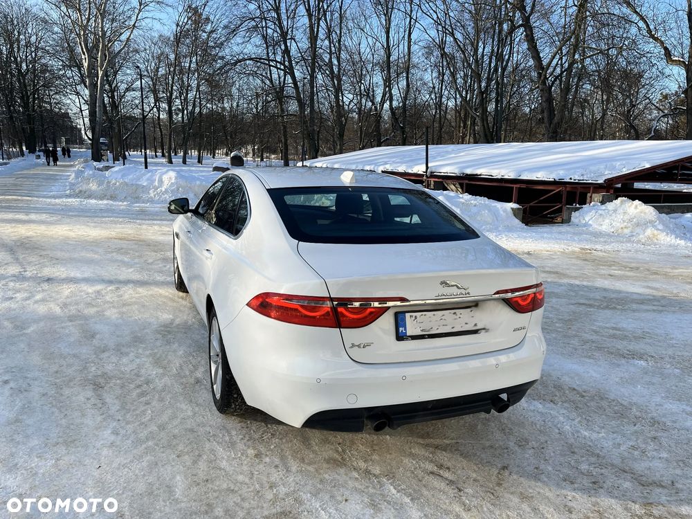 Jaguar XF 2.0 T Prestige - 17