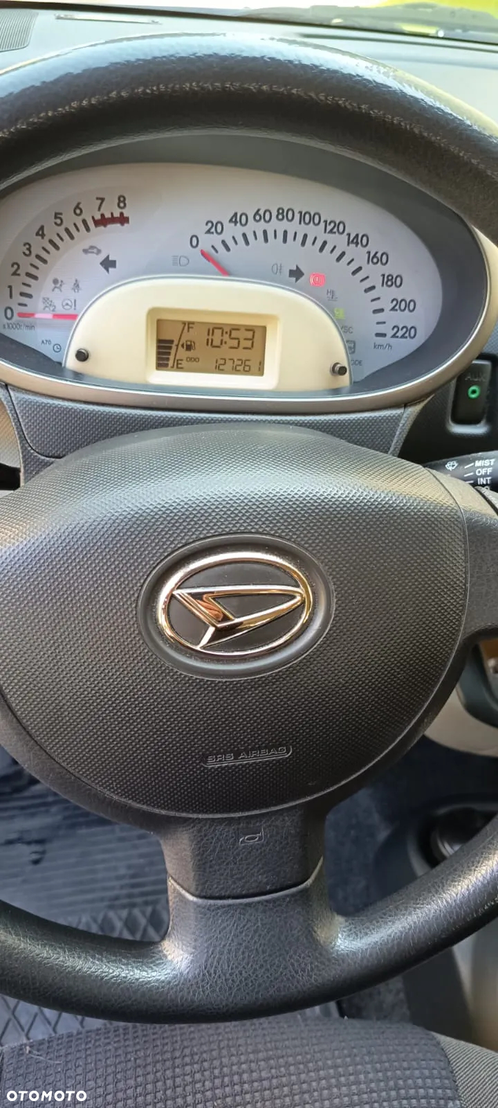Daihatsu Sirion 1.0 - 6