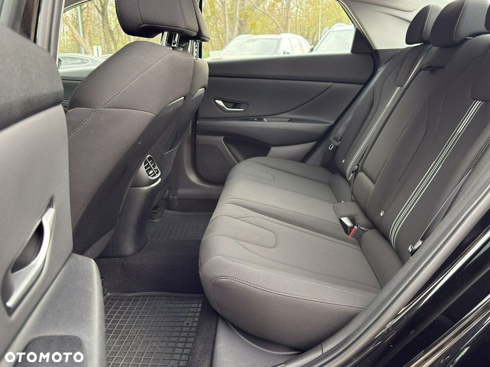 Hyundai Elantra - 16