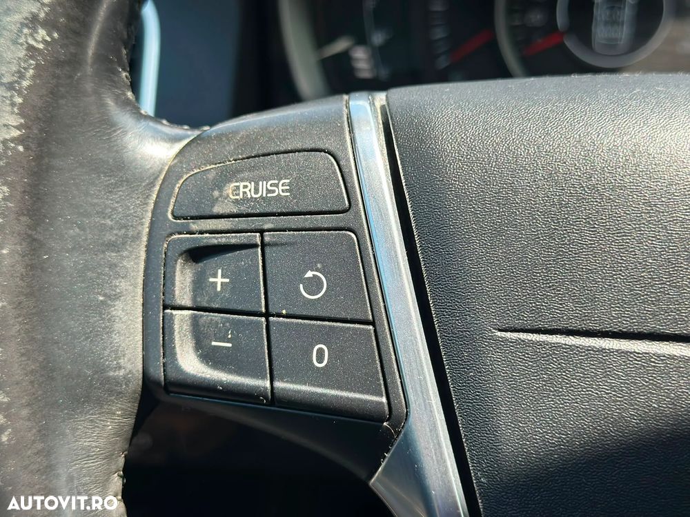 Volvo XC 60 D3 Start-Stop Momentum - 11