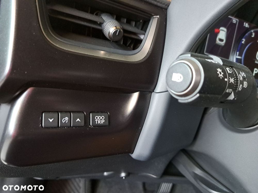 Lexus UX - 34
