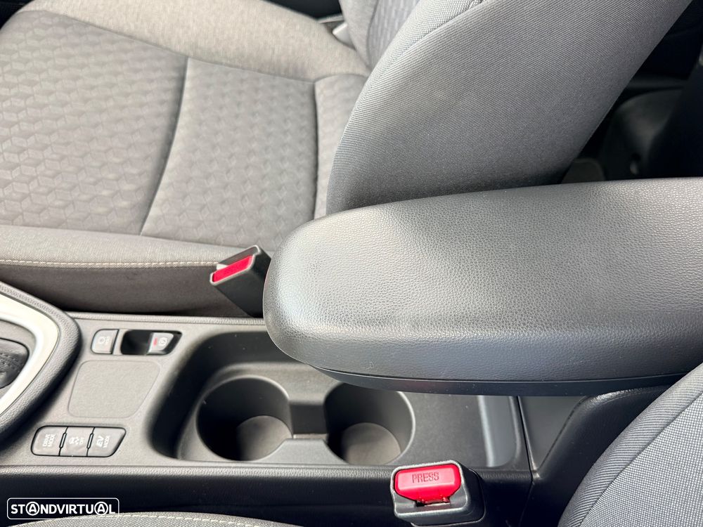 Toyota Yaris 1.5 HDF Comfort Plus - 29