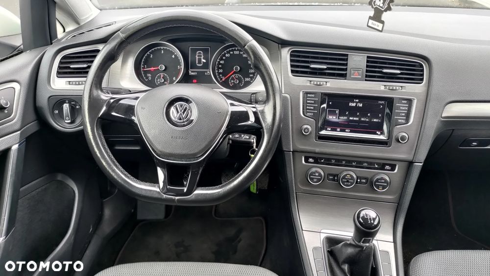 Volkswagen Golf 1.6 TDI BlueMotion Technology Cup - 32
