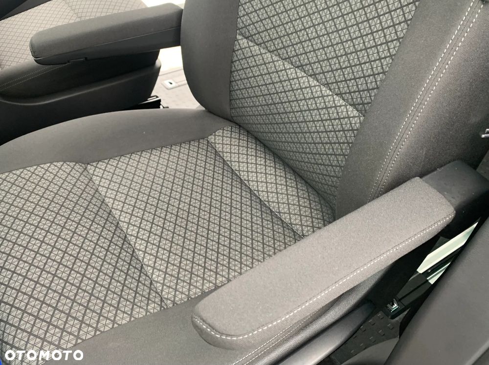 Volkswagen TRANSPORTER T6.1, DSG 4Motion, T6 4x4 plus reduktor napędów, Model BULLY MULTIVAN DELUX ORYGINAL, Światła LED, Fotele obracane kapitańskie, Dynamiczne zawieszenie komfortowe, 3 strefowa klimatyzacja, Felgi specjalne, Pakiet akustyczny, Stolik CAMPER - 34
