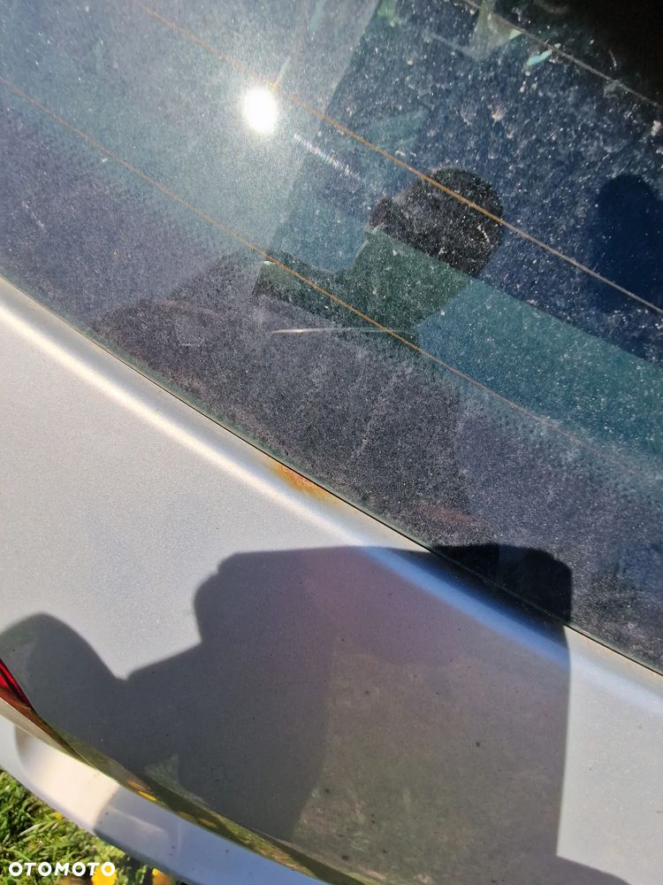 Klapa  tył vw golf  V  I  VI  plus  w  kolorze LR7L - 3