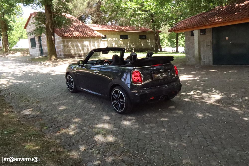 MINI Cabrio John Cooper Works - 23