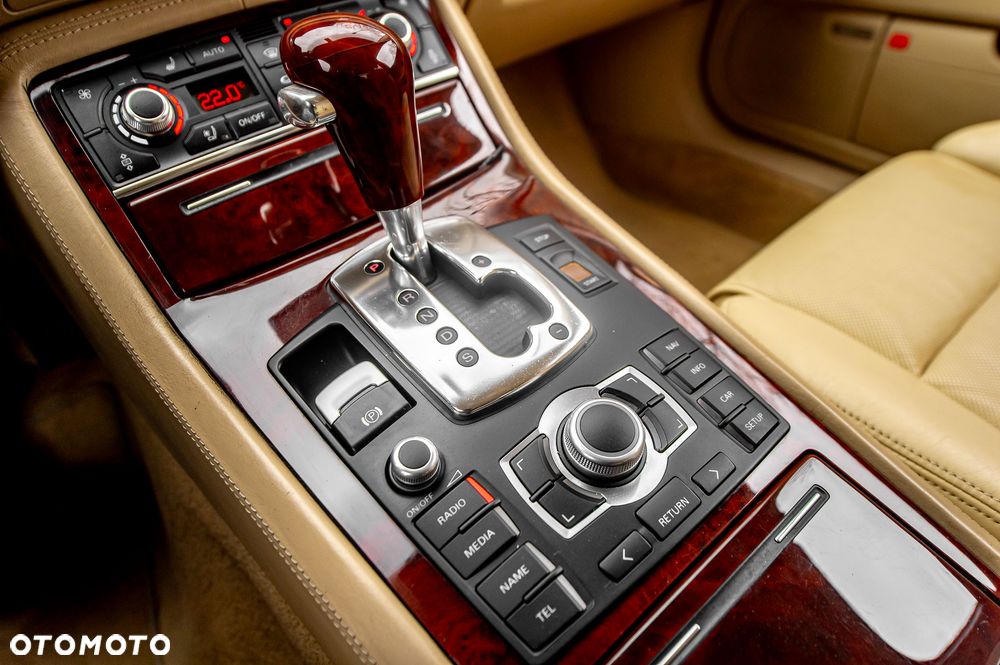 Audi A8 4.2 Quattro - 28